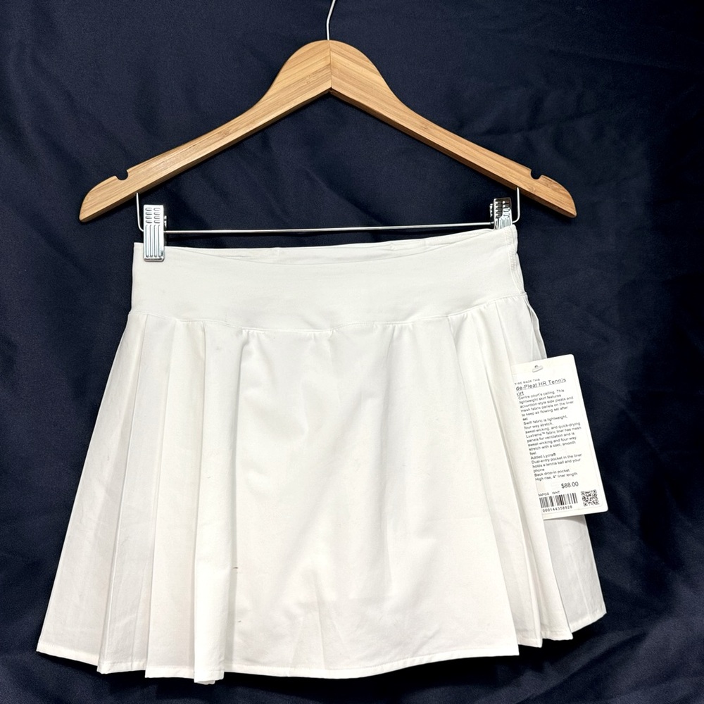 - Lululemon Side Pleated HR Tennis skirt. Size 4. White. Brand new with ta…